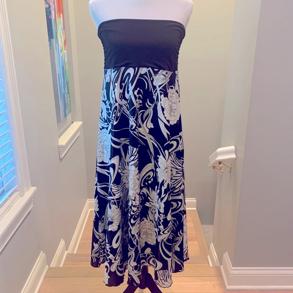 B/W floral satin skirt/dress. Size large.